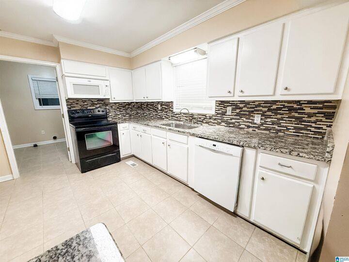 Property Photo: 1690 County Road 18 AL 35046