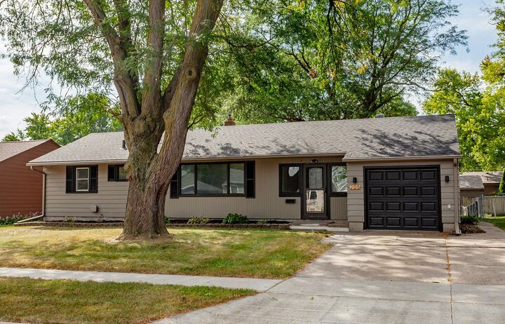 Property Photo:  205 SE East Lawn Drive  IA 50021 