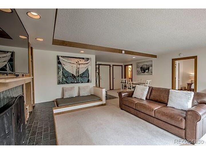 Property Photo:  