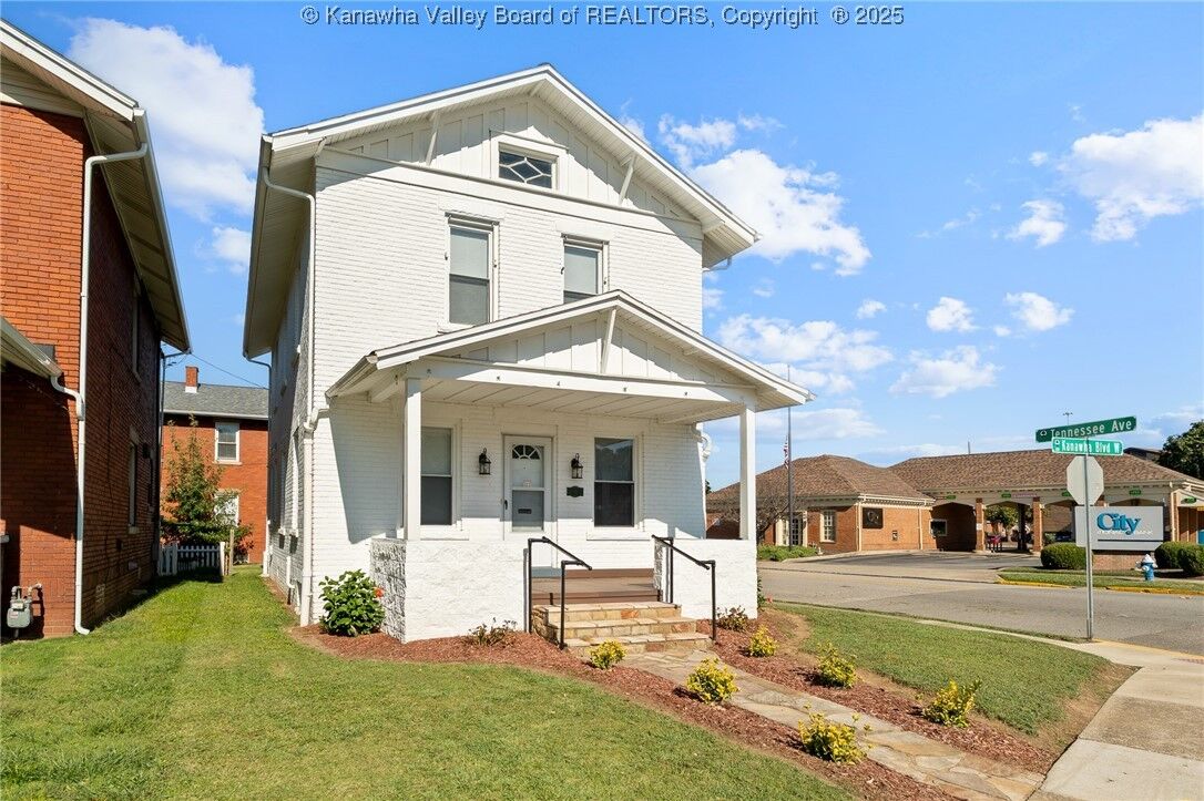 Property Photo:  202 Kanawha Boulevard  WV 25302 