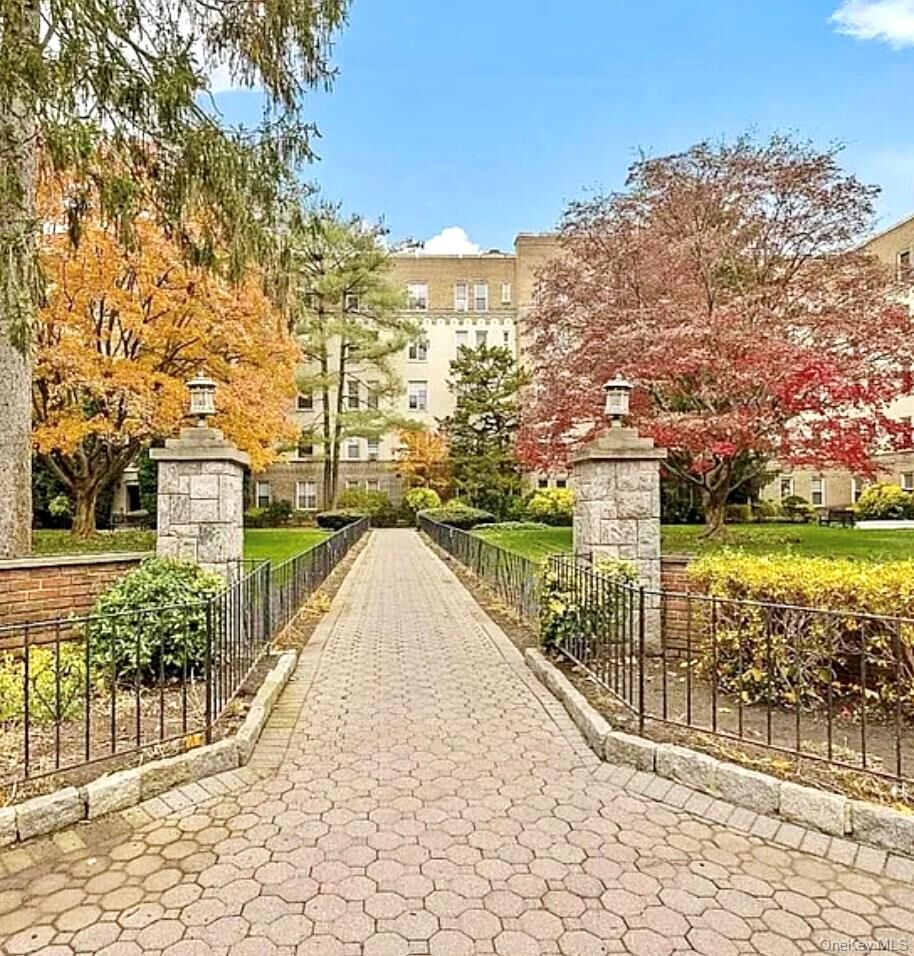 Property Photo:  472 Gramatan Avenue Unit Ff2  NY 10552 