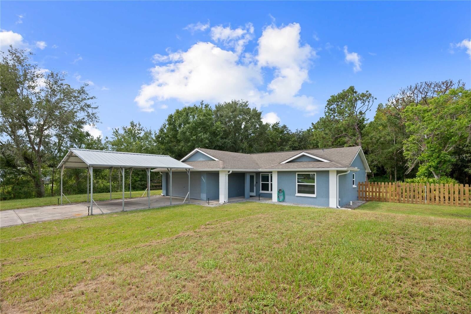 Property Photo: 4007 Meadow Run Lane FL 33543