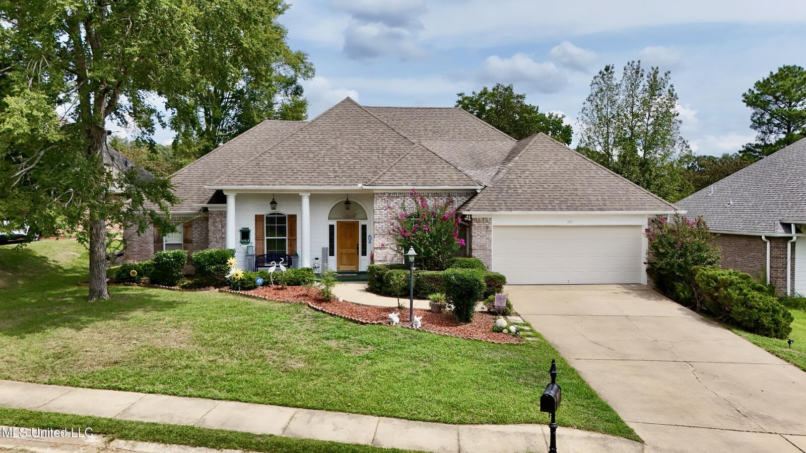 Property Photo:  105 Glen Auburn Drive  MS 39056 