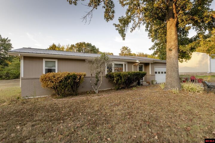 Property Photo:  608 Oak Street  AR 72635 