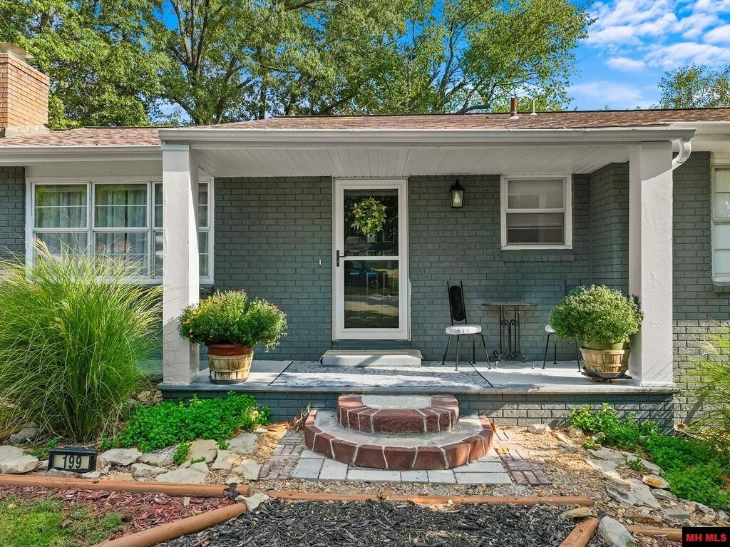 Property Photo:  199 W Wade Avenue  AR 72653 