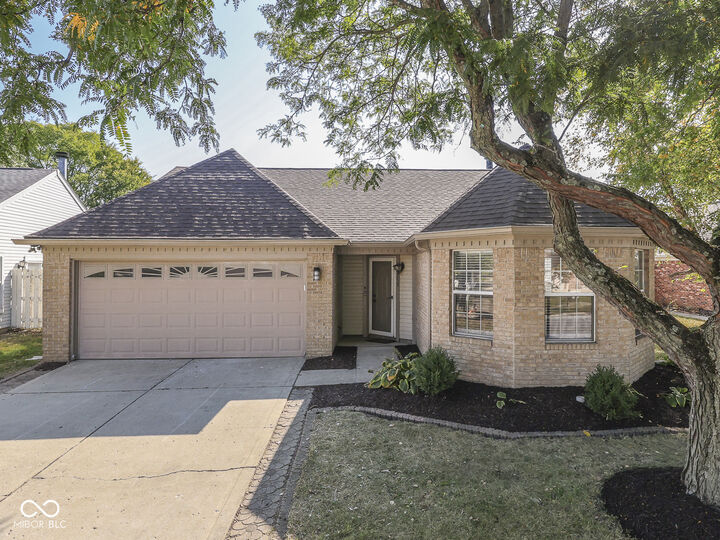 Property Photo:  255 Lake Point Lane S  IN 46142 