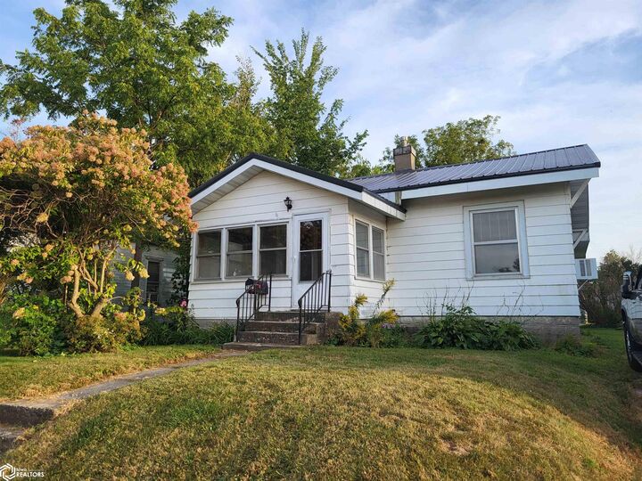707 May Street  Marshalltown IA 50158 photo