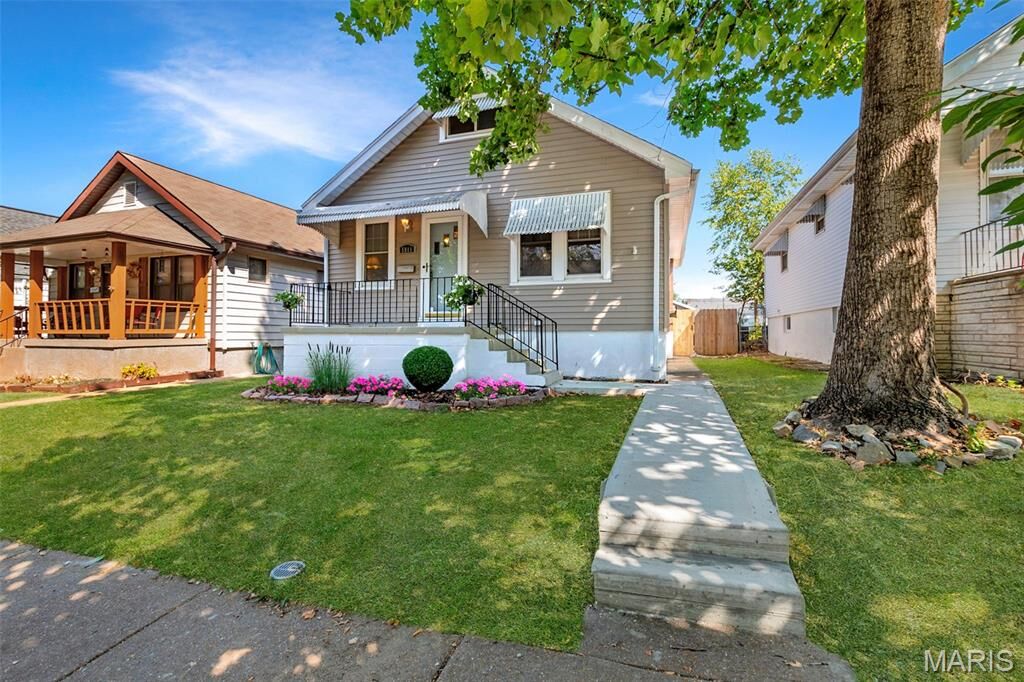 Property Photo:  5911 Scanlan Avenue  MO 63139 