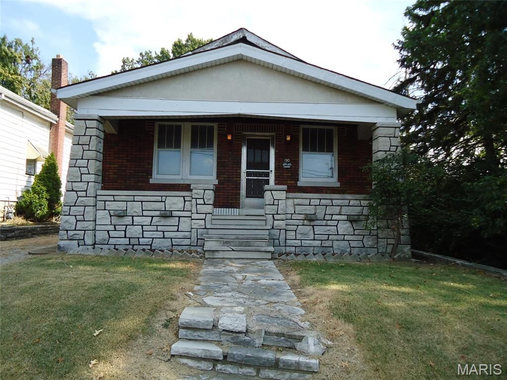 Property Photo:  306 Union Road  MO 63123 