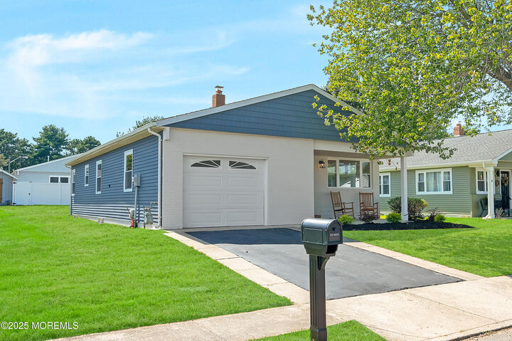 Property Photo:  9 Banning Court  NJ 08757 