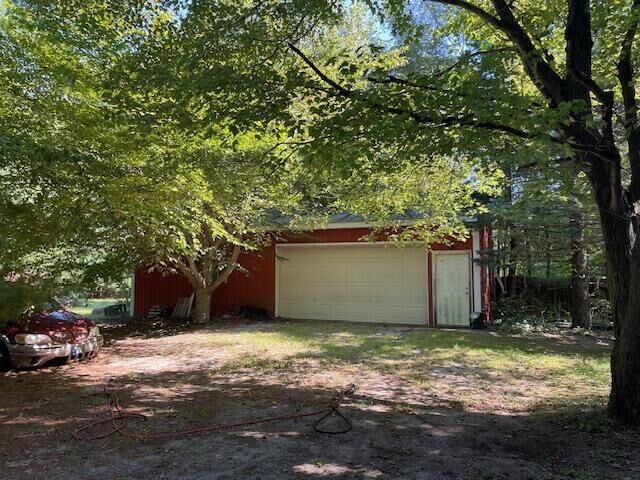 Property Photo:  10572 Plank Road  MI 48160 