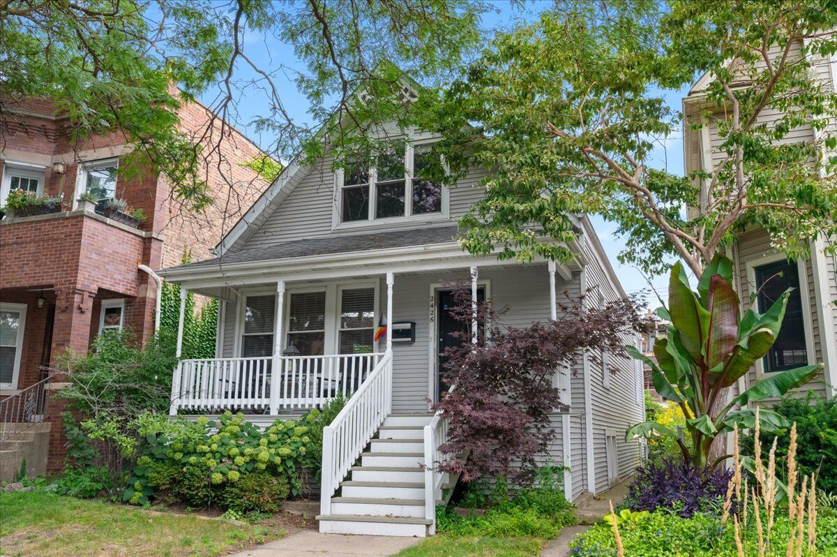 Property Photo:  2426 W Winona Street  IL 60625 