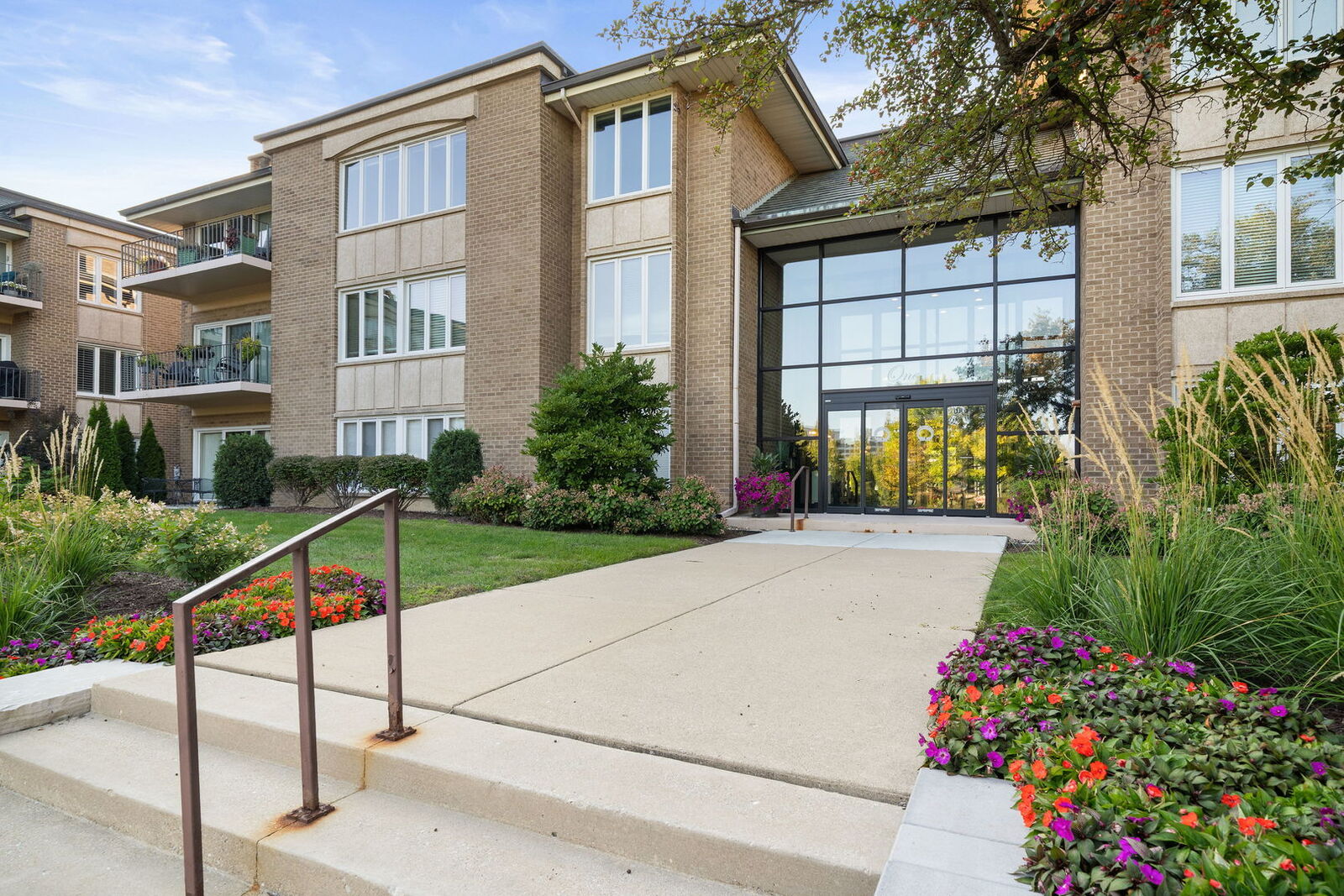 Property Photo: 1 Oak Brook Club Drive A301 IL 60523