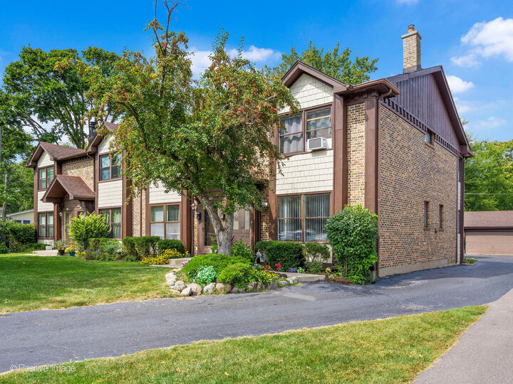 Property Photo:  1105 W Hillgrove Avenue 1105  IL 60525 