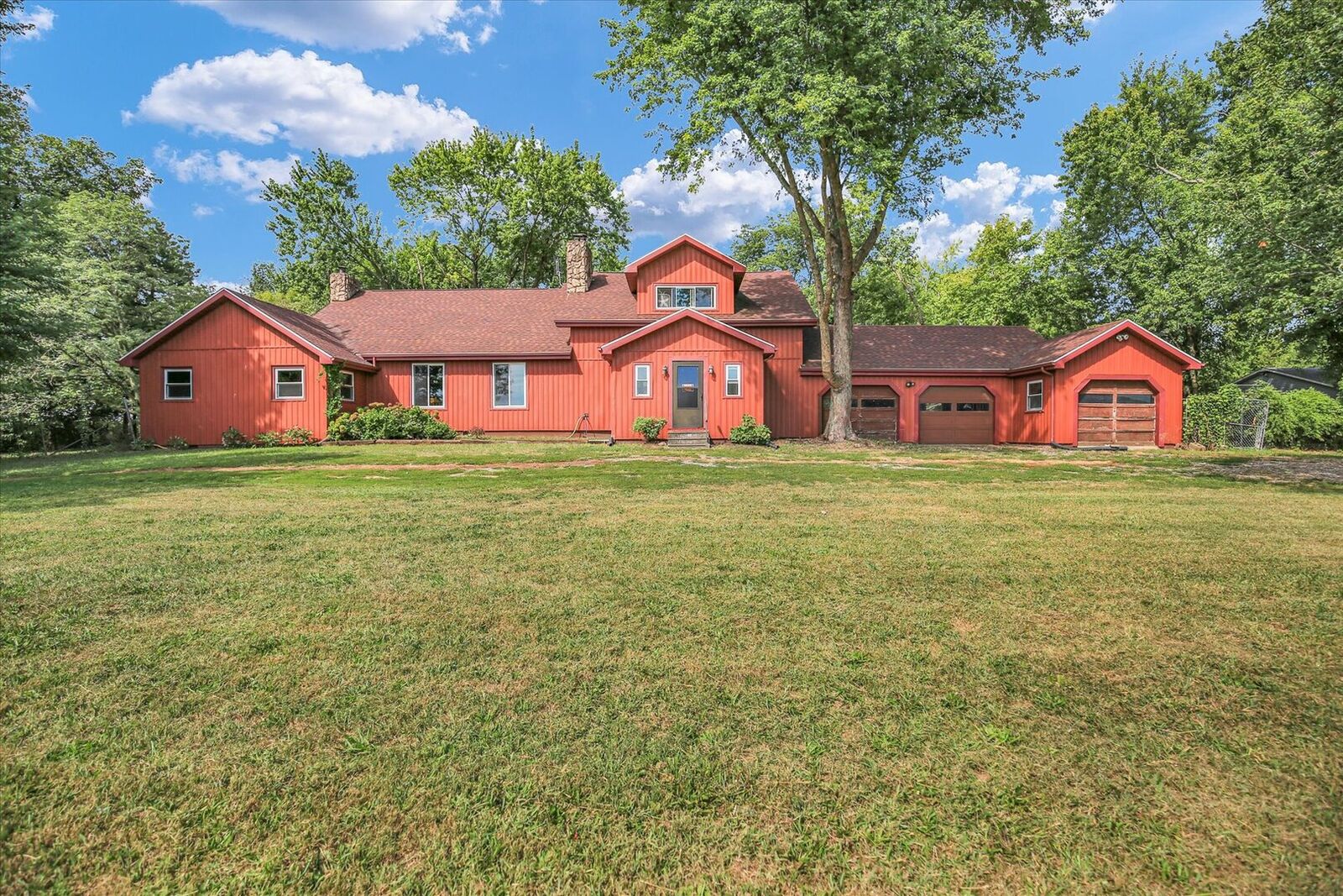 Property Photo:  2303 County Road 1100 E  IL 61822 