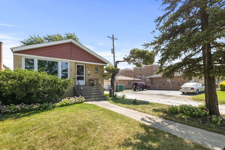 Property Photo:  7851 Moody Avenue  IL 60459 
