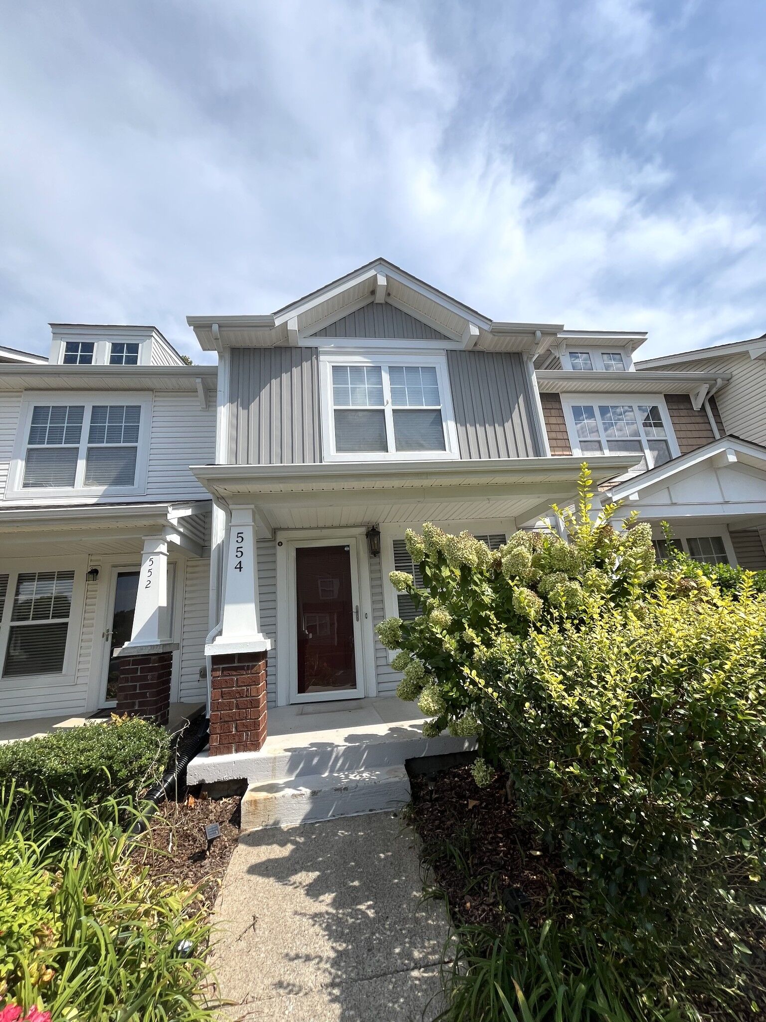 Property Photo:  554 Flintlock Ct  TN 37217 
