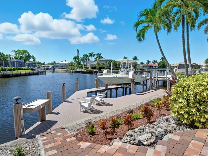 Property Photo: 300 Copperfield Court FL 34145