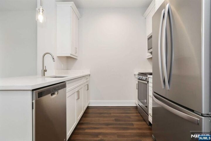 Property Photo:  110 Market Street 201  NJ 07663 