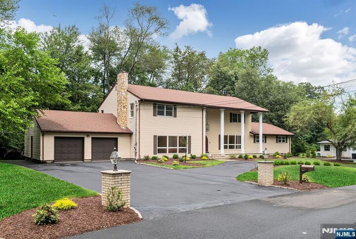 39 Edgewood Avenue  Wyckoff NJ 07481 photo