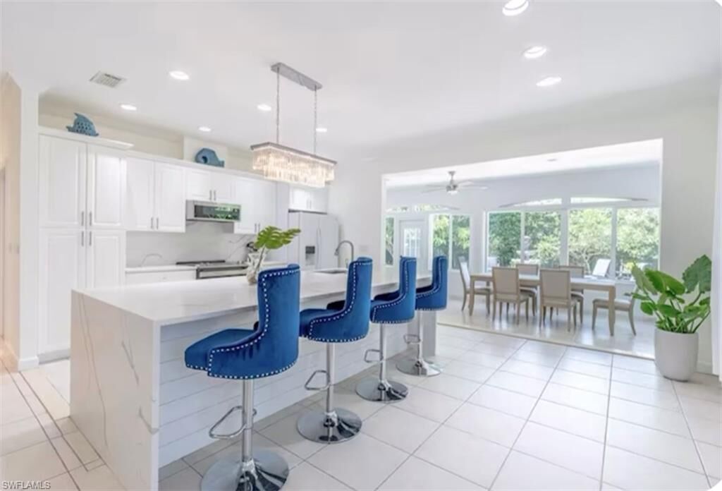 Property Photo: 593 106th Ave N FL 34108