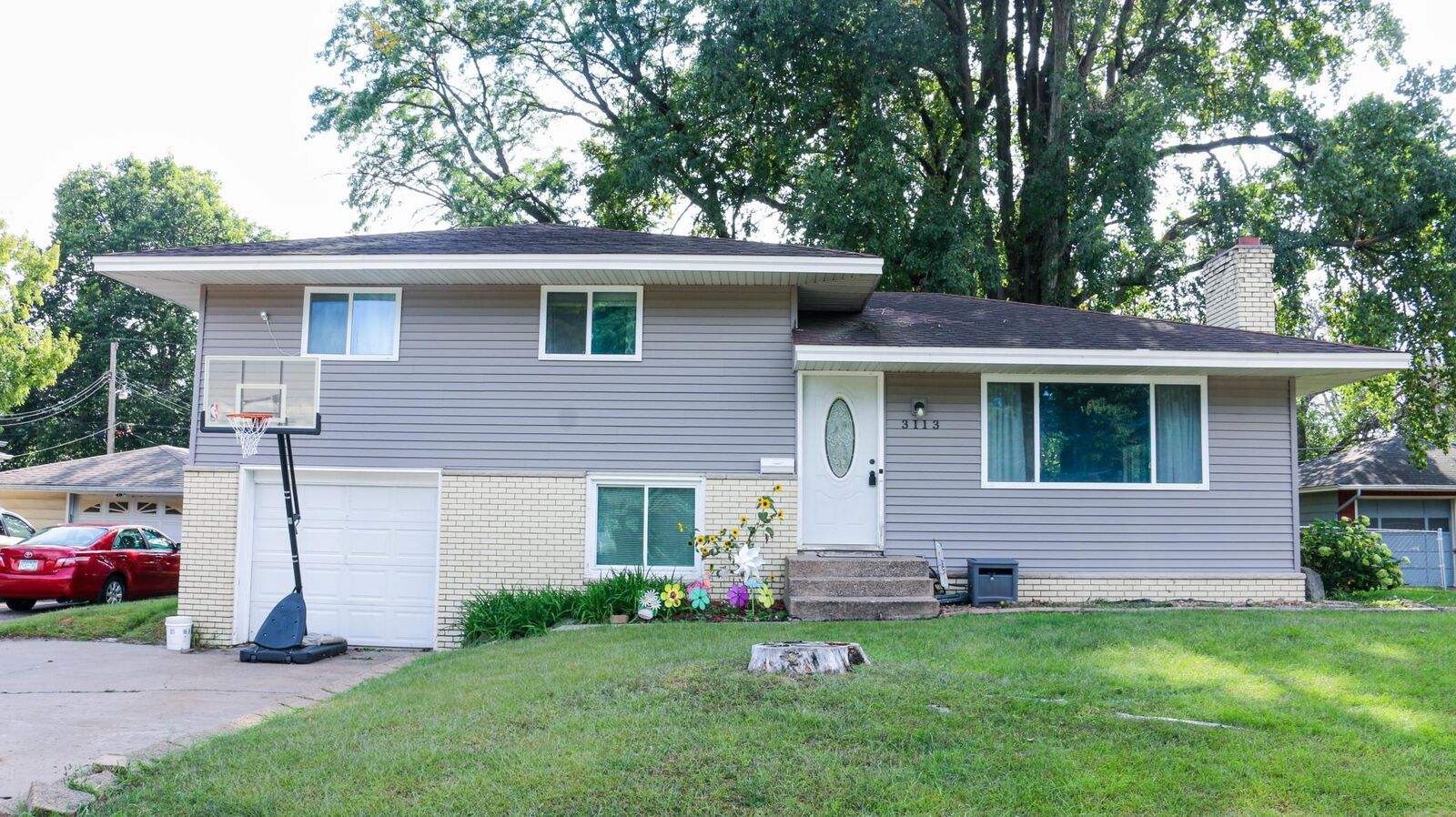 Property Photo:  3113 65th Avenue N  MN 55429 