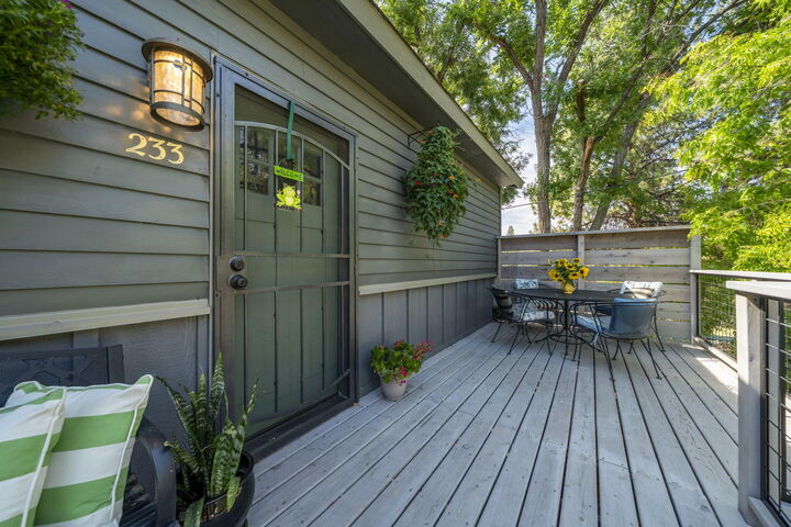 Property Photo:  233 NW Revere Avenue  OR 97703 