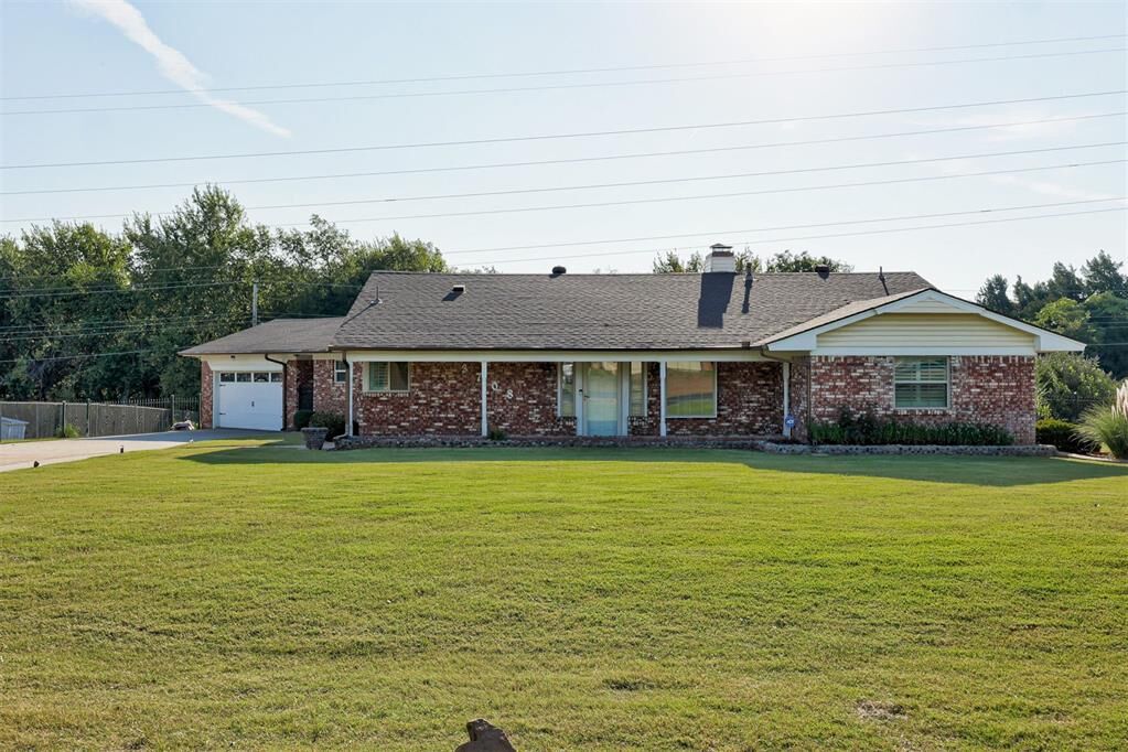 Property Photo:  3708 NE Kings Row  OK 73121 