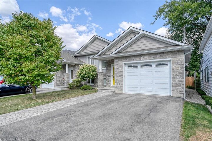 211 Oxford Street  Ingersoll ON N5C 2V8 photo
