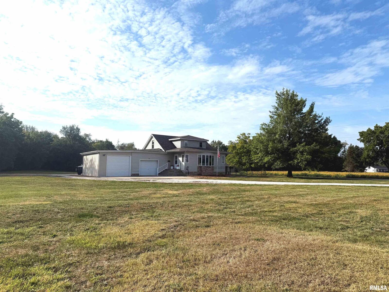 Property Photo: 1100 W Hickory Street IL 61520