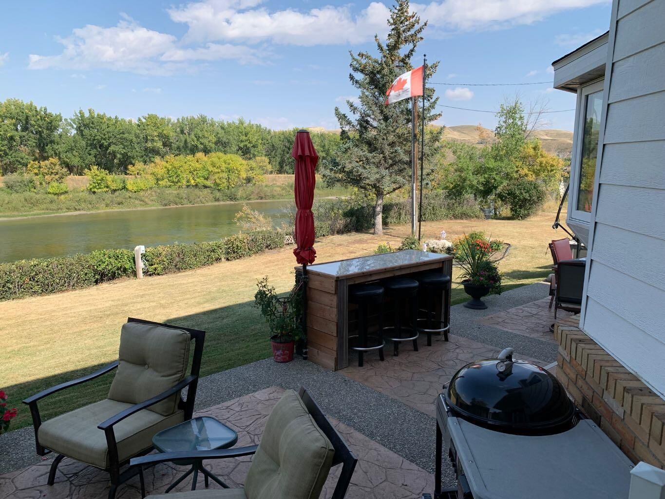 Property Photo:  121 7 Street W  AB T0J 0Y3 