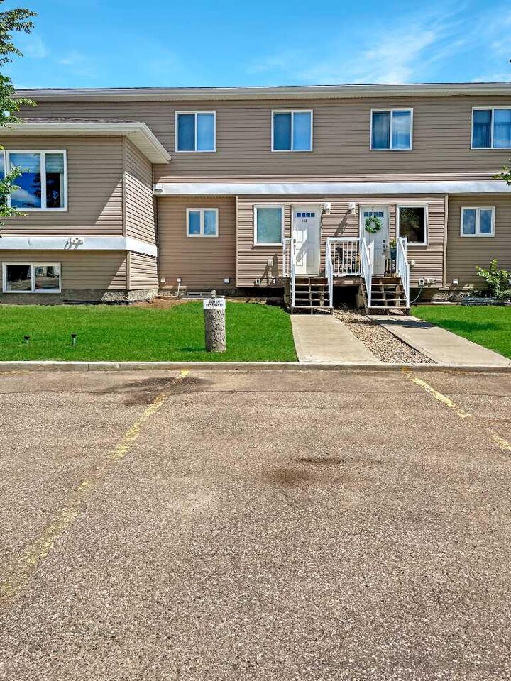 Property Photo: 9105 91 Street 129 AB T8X 0E6