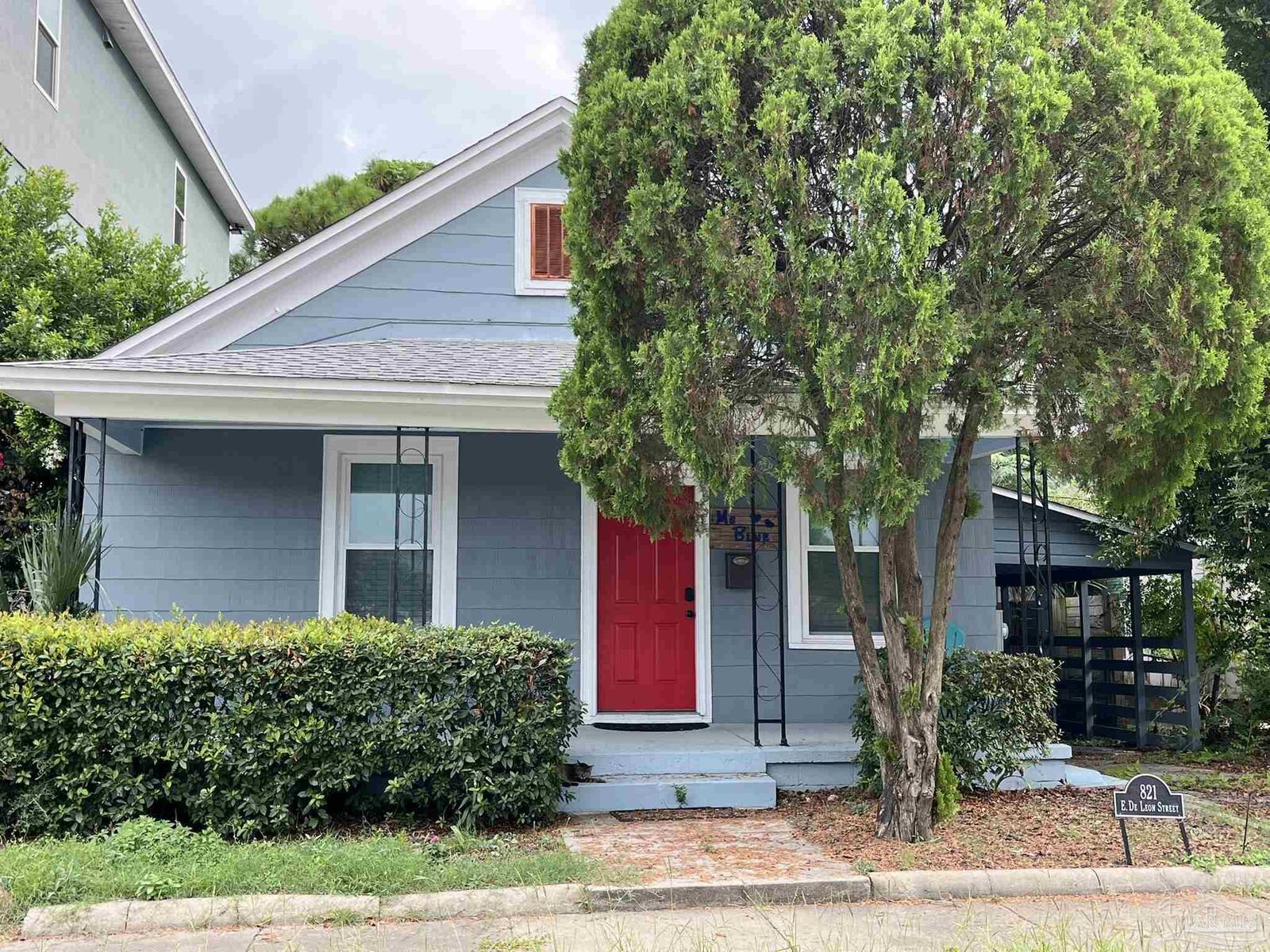 Property Photo:  821 E De Leon St  FL 32502 