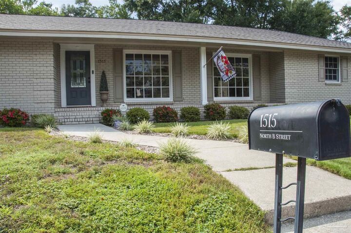 Property Photo:  1515 N B St  FL 32501 