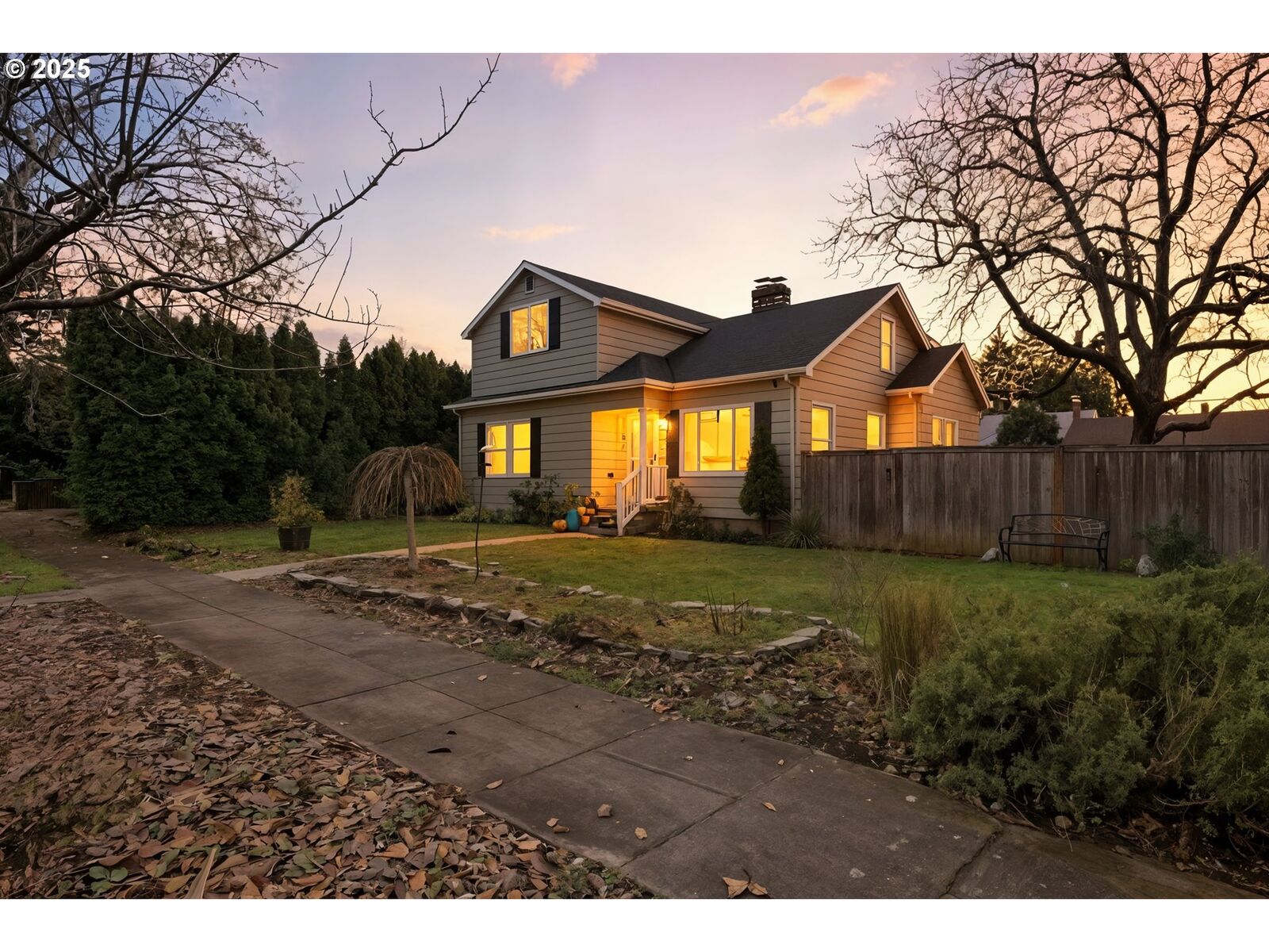 Property Photo: 7327 N Oatman Ave OR 97217