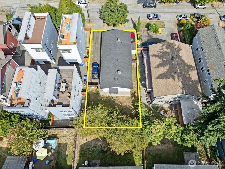 Property Photo:  2827 SW Nevada Street  WA 98126 