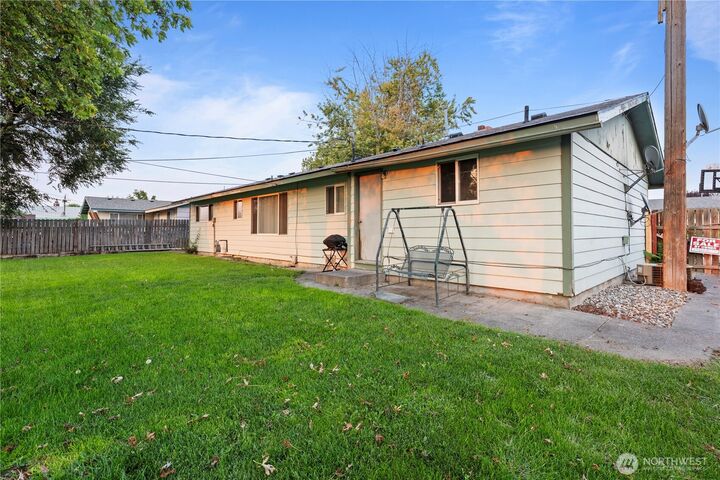 Property Photo: 518 S 5th Avenue WA 99344