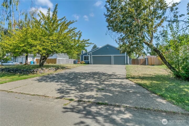 Property Photo: 15823 120th Avenue E WA 98374
