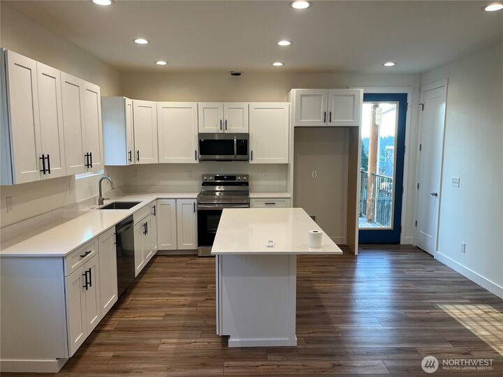 Property Photo:  1507  13th Avenue B  WA 98354 