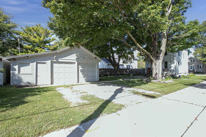 Property Photo:  101 W 14th Avenue  WI 54902 