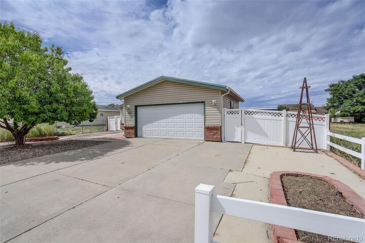 Property Photo:  725 2nd Street  CO 80102 