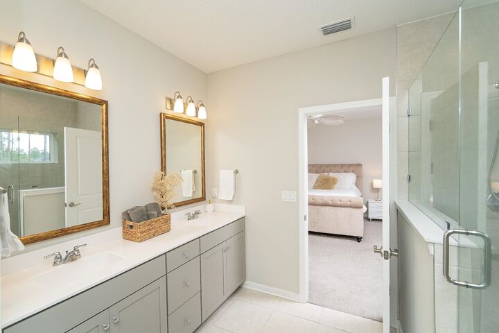 Property Photo: 685 Watervale Dr FL 32092