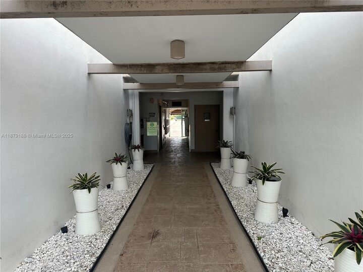 Property Photo:  3040 NE 16th Ave 206  FL 33334 