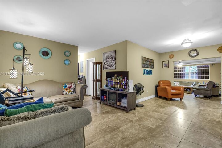 Property Photo: 10854 SW 141st Ln FL 33176