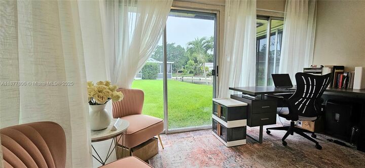 Property Photo:  5203 Avocado Dr  FL 33319 