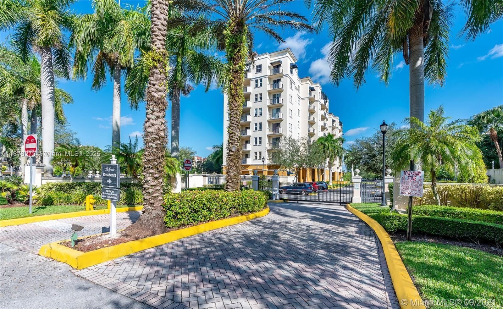 Property Photo:  9021 SW 94th St Ph07  FL 33176 
