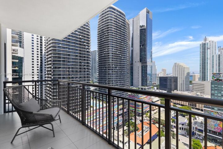 Property Photo:  999 SW 1st Ave 2502  FL 33130 