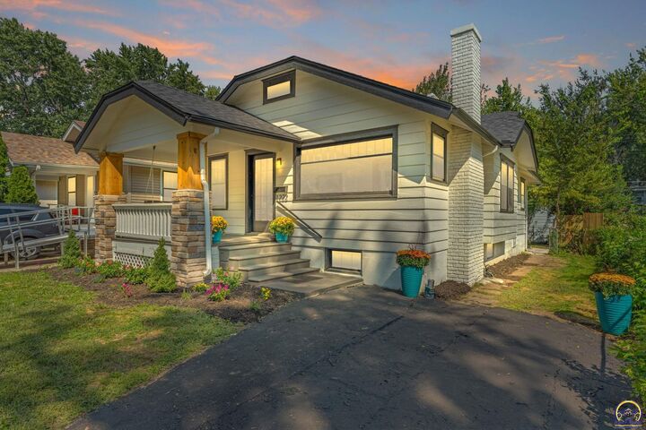 1222 SW Wayne Ave  Topeka KS 66604 photo