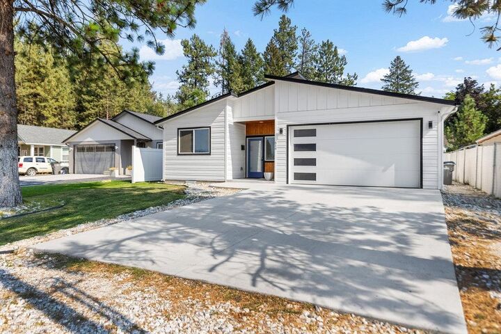 Property Photo: 614 N 2nd St WA 99173