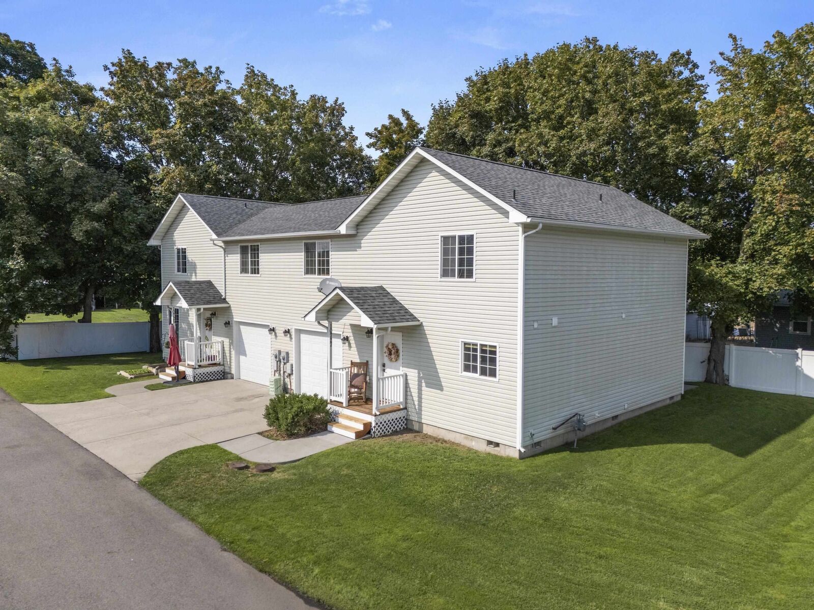 Property Photo: 10725 E Broadway Ave WA 99206